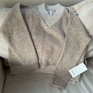 lululemon athletica Wool/Alpaca Beige V-Neck Sweater NWT Size Small